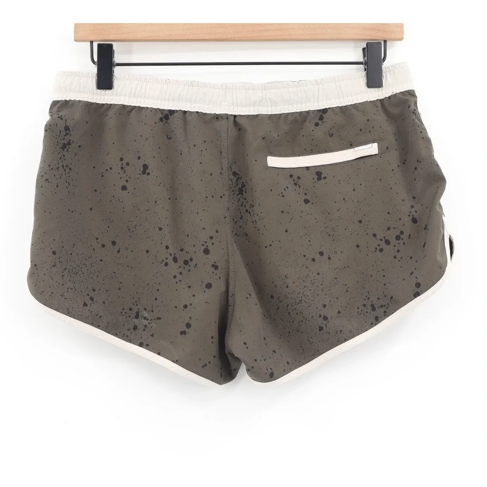 Vuori Women's Clementine Olive Green/Tan 2" Inseam Sz L - Picture 2 of 6